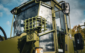kolový nakladač pro ženisty Hyundai HL960A