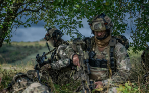 Personnel of the 43rd Airborne Regiment train during Exercise Crimson Lightning II.
